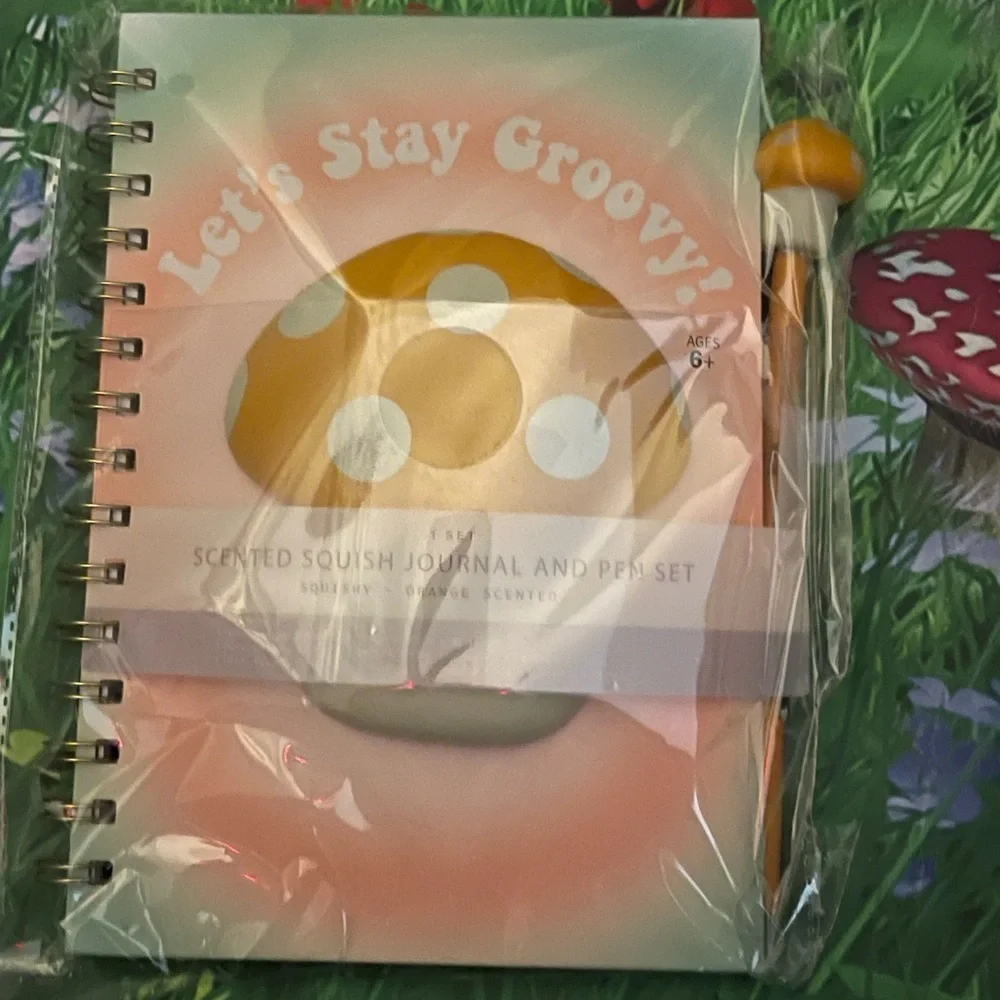 3D Mushroom Journal & Pen Set, 6in x 8.3in, NWT
